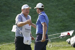영국 원정 PGA 투어 선수 캐디, 마약 전달 전과 탓에 비자 거부