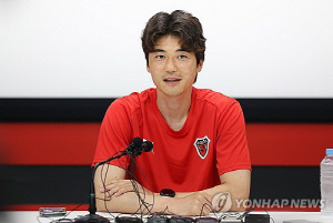 기성용, '성폭행' 의혹 제기자 2명에 승소…