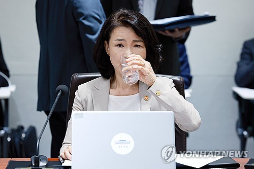 이진숙, 국무회의 배석 제외에 "아쉽다"…사퇴 요구는 일축