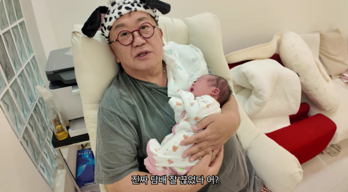 '73세' 이용식, 손녀 첫 포옹에 감격 "내 자손이라니, 담배 끊길 잘…