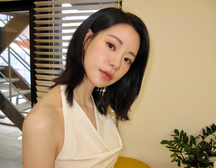 [SCin스타] ‘이도현♥’ 임지연, 순백 드레스+누드톤 메이크업 ‘청초…