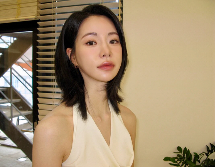 [SCin스타] ‘이도현♥’ 임지연, 순백 드레스+누드톤 메이크업 ‘청초…