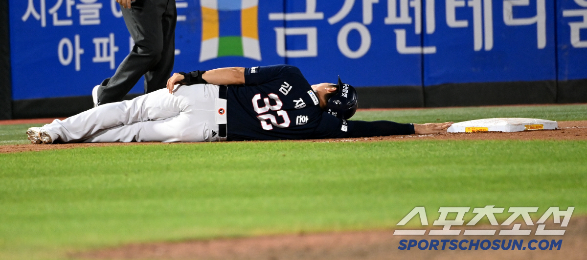 '놓치지 않을 거야' 넘어지면서도 손끝으로 베이스 터치→바짝 엎드려 타임…