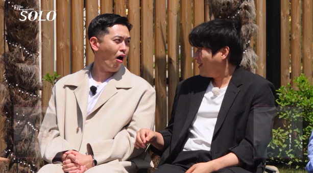 "충격의 단체 눕방" 솔로男들, 직업은 멀쩡했네…"장거리도 OK"→연애 …