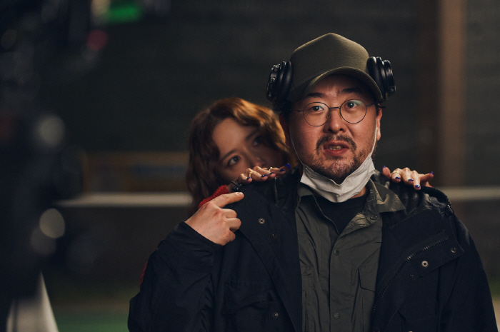 "942만 흥행 주역 다 모였다"…올여름 출격 앞둔 '악마가 이사왔다',…