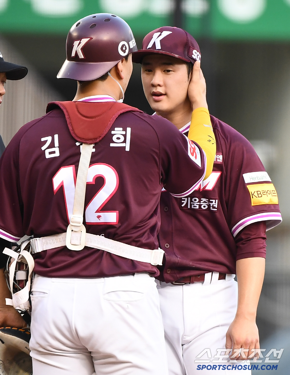 [포토] 정현우 격려하는 김건희
