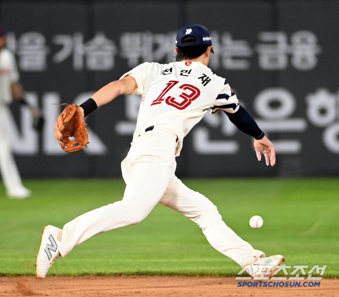 수비는 실수하면 안돼! '스승 김태형 → 제자 조성환' 닮은꼴 리더십…"…