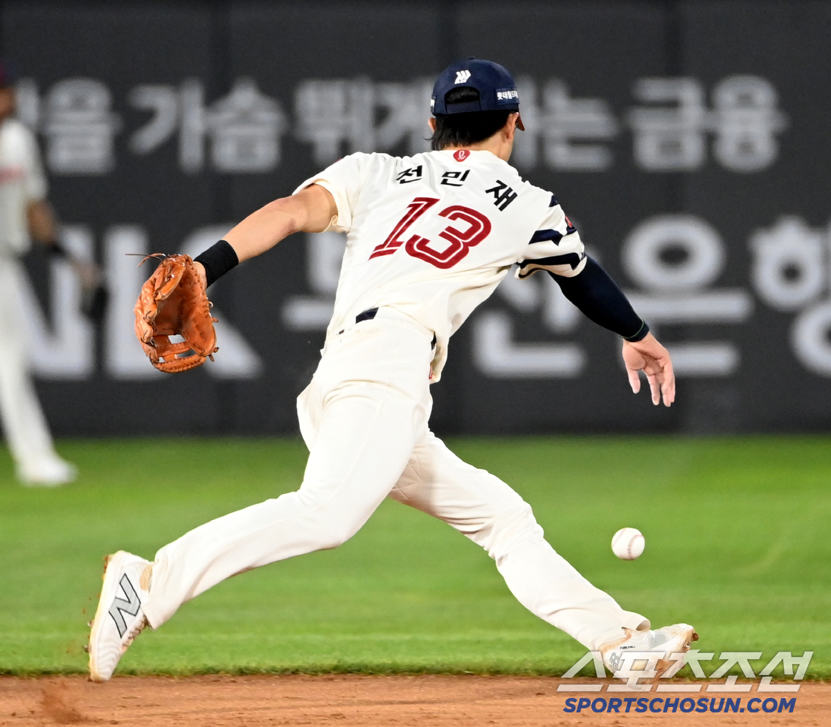 수비는 실수하면 안돼! '스승 김태형 → 제자 조성환' 닮은꼴 리더십…"…