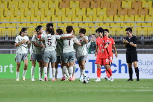 '중거리 슛 한 방!'→'역습 한 방!' 선제골 허용한 한국, 동점골로 만회...중국전 1-1 균형 유지 [중국전 전반리뷰]