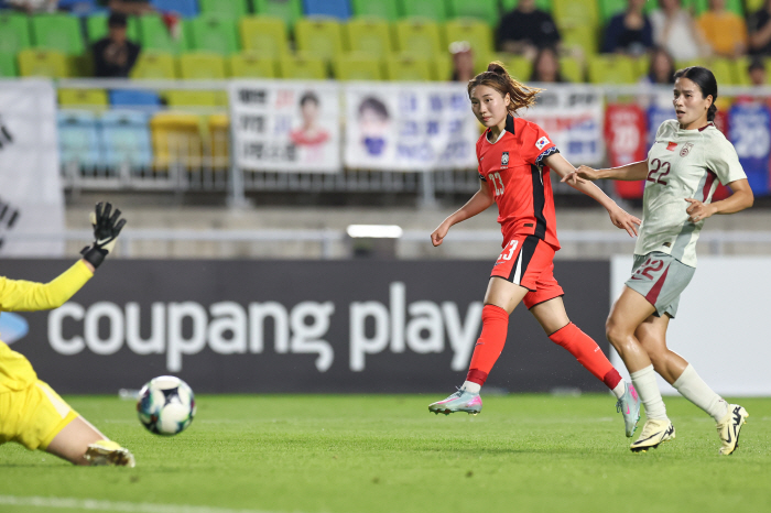 '중거리 슛 한 방!'→'역습 한 방!' 선제골 허용한 한국, 동점골로 …