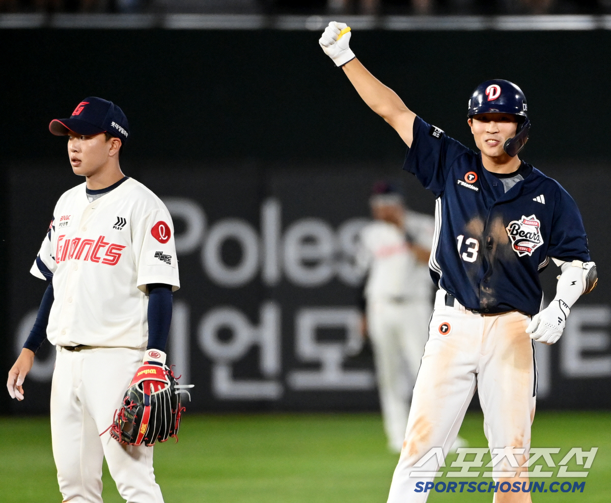 [포토] 이유찬, 9회 경기 뒤집었다!