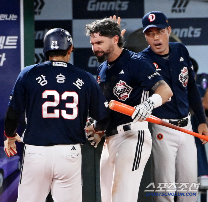 [포토] 조성환 감독대행, 9회 역전에 환호