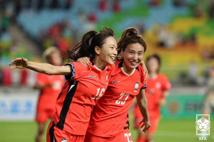 '장슬기 동점골'→'지소연 95분 원더 극장골'...경기력 압도한 한국, '야오 웨이 1골1도움' 중국 상대 2-2 무승부[중국전 현장리뷰]