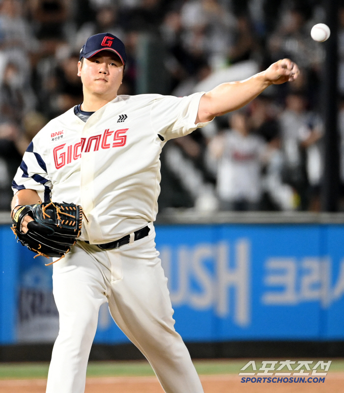 '632일만의 1군 복귀 → 254분 혈투의 승리투수라니…' 또 한명의 …