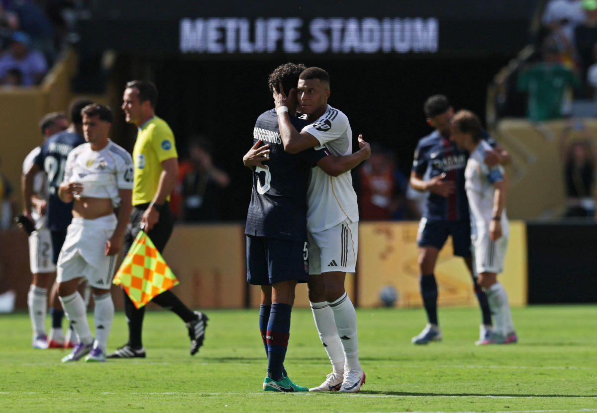 '이강인 11분+쐐기골 기점' 최강 PSG, 천하의 레알 4-0 박살내고…