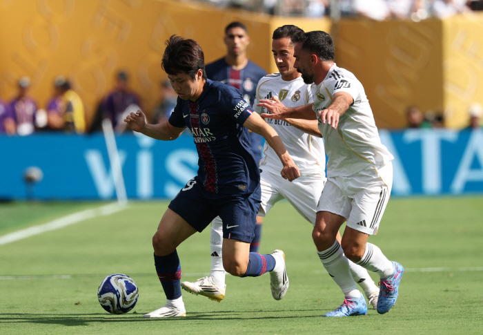 [분석]"결국 엔리케가 옳았다" 걸어다닌 음바페와 날아다닌 PSG…젊은 …