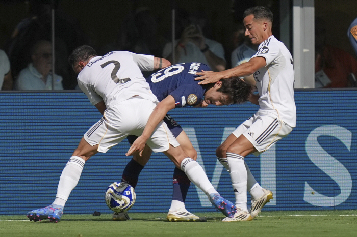 [분석]"결국 엔리케가 옳았다" 걸어다닌 음바페와 날아다닌 PSG…젊은 …