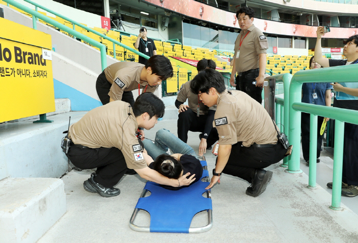 '폭염에도 안전하게 야구 보세요!' SSG 랜더스, 혹서기 관람 안전대책…