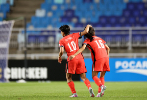 이기지도 못했으면서? '소림축구 날아차기' 선보인 中 억지 자화자찬 