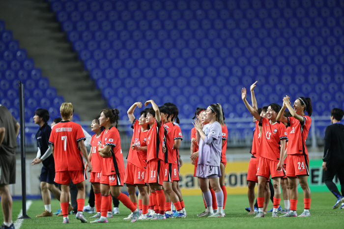 이기지도 못했으면서? '소림축구+날아차기' 선보인 中 억지 자화자찬 "패…