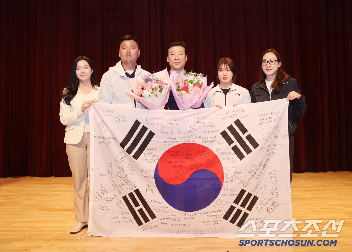 "시켜서 100을 하는 선수는 스스로 하면 100이상을 한다" '취임10…