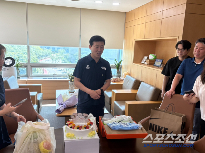 "시켜서 100을 하는 선수는 스스로 하면 100이상을 한다" '취임10…