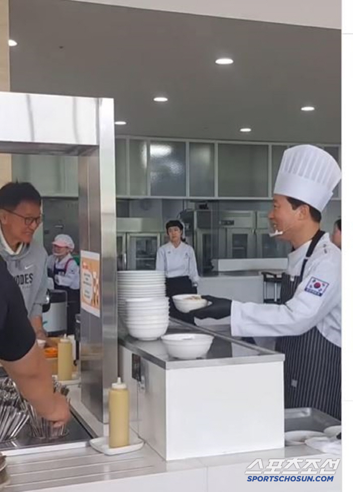 "시켜서 100을 하는 선수는 스스로 하면 100이상을 한다" '취임10…