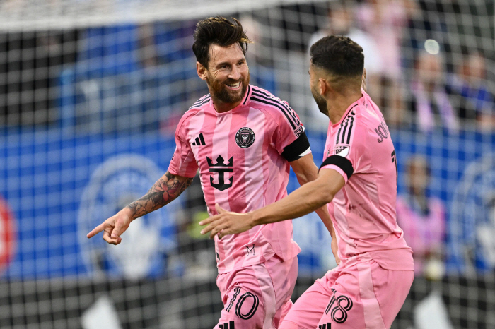 '역시 GOAT' 메시가 쓴 새역사...'중거리100골+MLS 4G 연속…