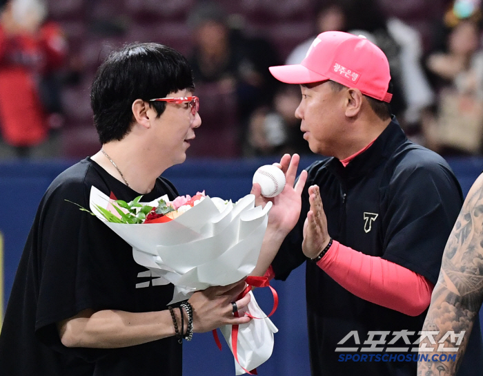 '대투수'가 맞은 통한의 홈런포, 감독은 왜 감쌌나..."정말 잘하려다 …