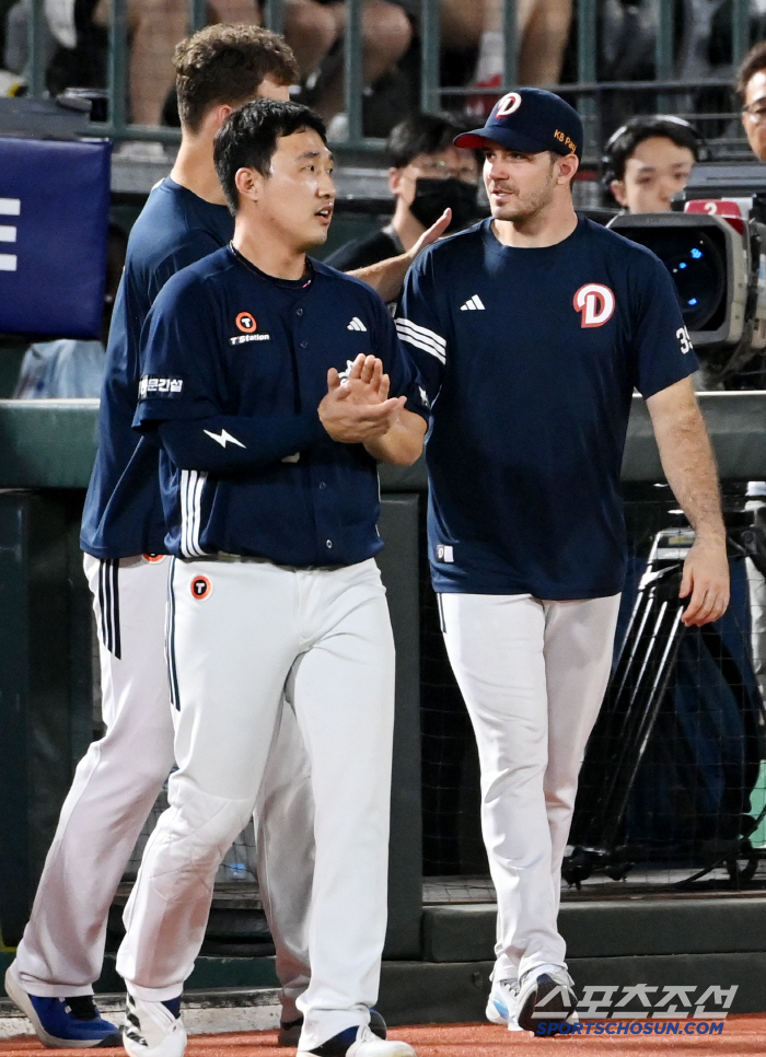 [포토] 잭로그, 콜어빈에게 받는 승리 축하!