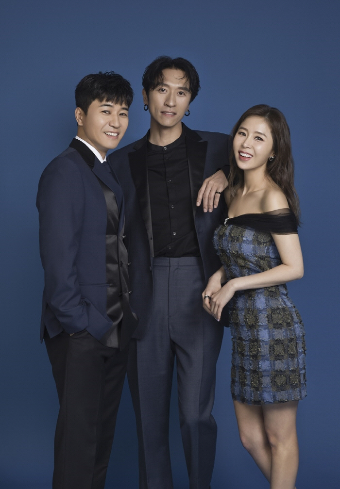 신지 결혼 논란 속 코요태 경사...'순정' 작곡가 손 잡고 컴백 [공식…