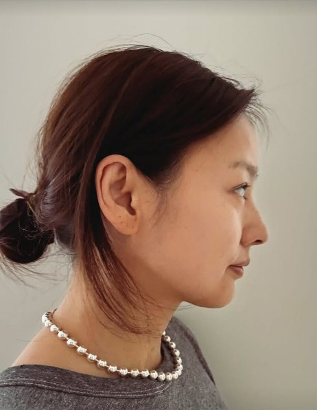이효리, '빛나는 자연산 콧대'…수수한 옆모습에도 압도적 미모