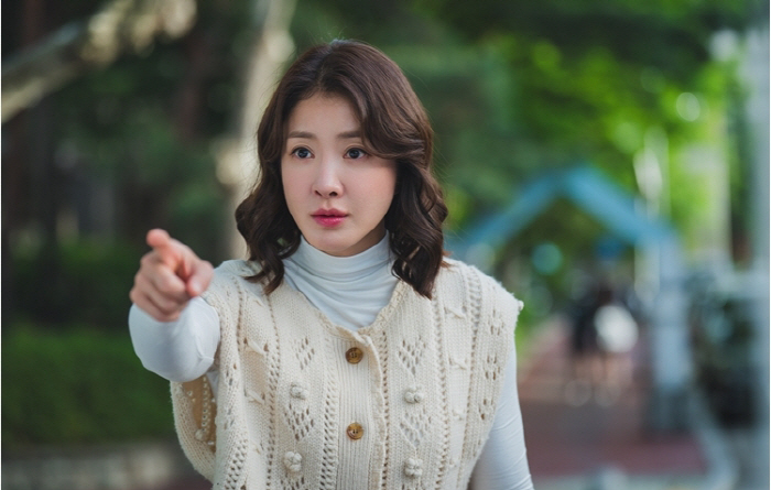 이시영, '전남편 아이 임신' 사생활에도 '커리어 하이' 찍었다..'살롱드홈즈' 글로벌 흥행