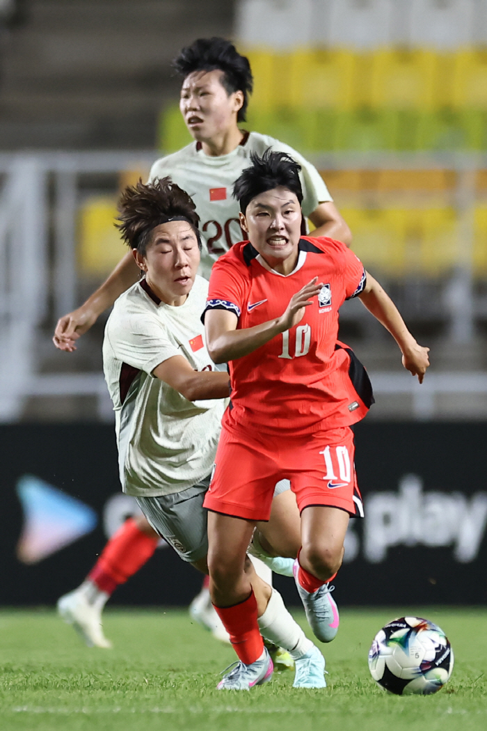 "정말 왜 이러니" 中 소림축구→2004년생 '유럽파' 전유경, 끝내 소…