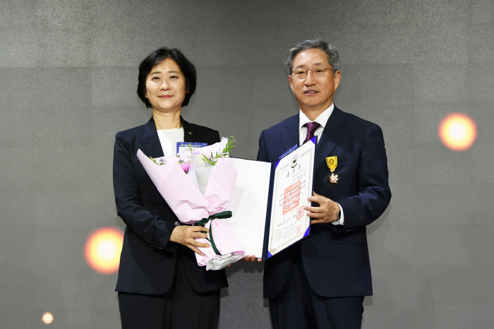 [공식] SBS 방문신 사장, '인구의 날' 국민훈장 수상 “‘저출산 고…
