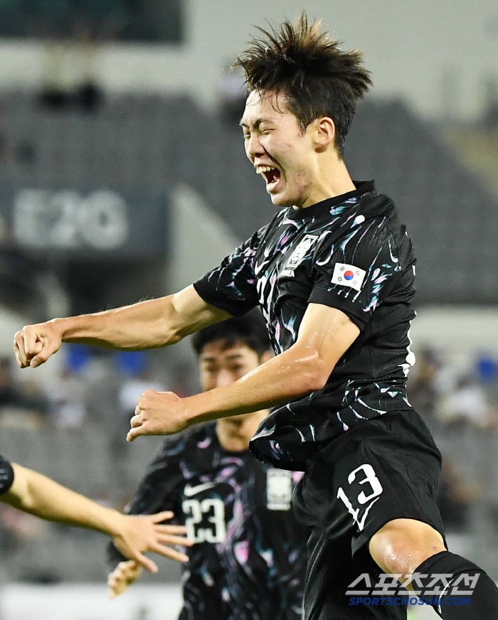[홍콩전 전반 현장리뷰]'일본전 학습효과' 6-3-1, 극단적 수비 전술…