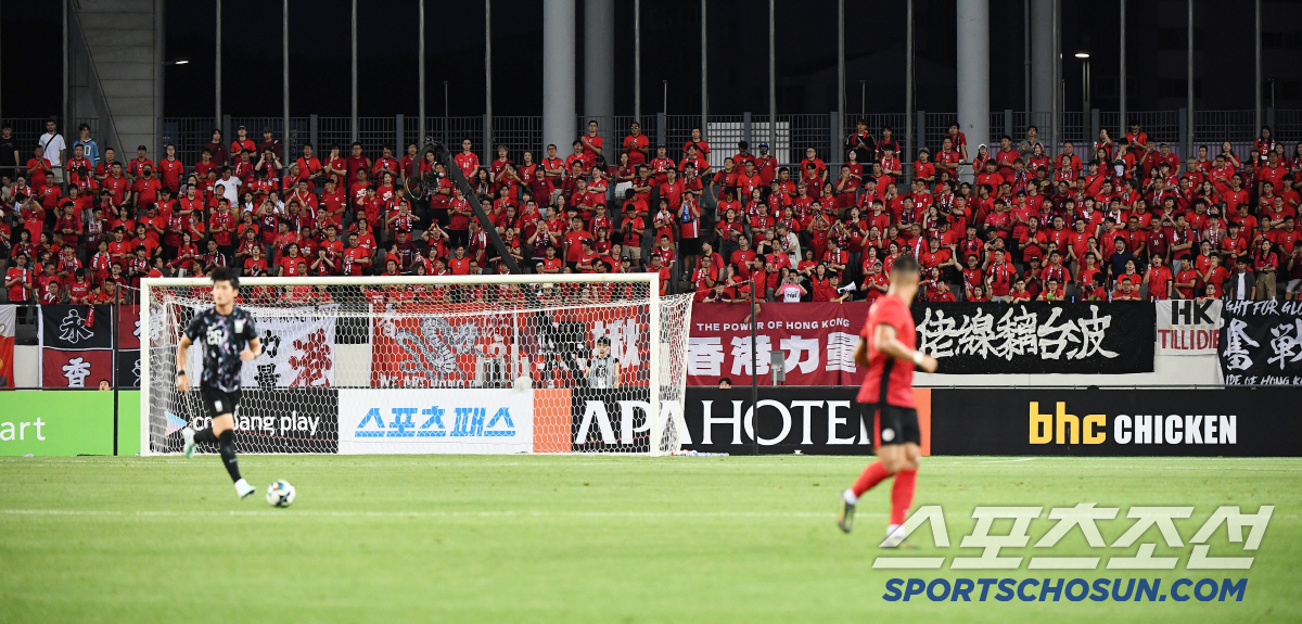 [홍콩전 전반 현장리뷰]'일본전 학습효과' 6-3-1, 극단적 수비 전술…