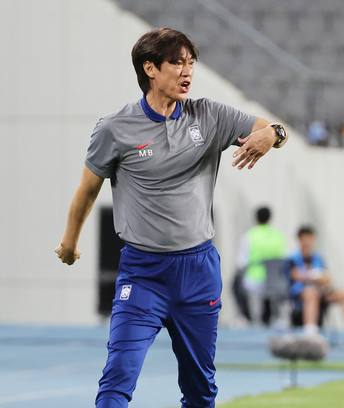 [홍콩전 현장인터뷰]'강상윤→이호재 데뷔골 축하' 홍명보 감독 "전반 1…