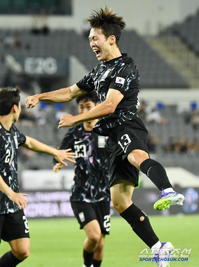 축구 정말 못하는 중국, 불쌍해 죽겠다...'147위' 최약체 홍콩마저 …