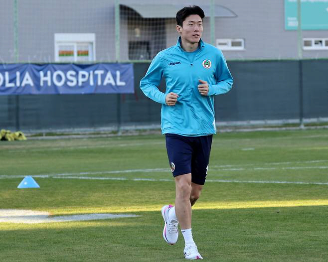 '불법촬영 혐의' 황의조, 최악의 상황 면했다...알란야스포르와 2년 재…
