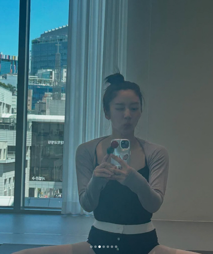 손담비, 폰케이스에 ♥해이 덕지덕지..가족 덕질 중인 '초보맘'