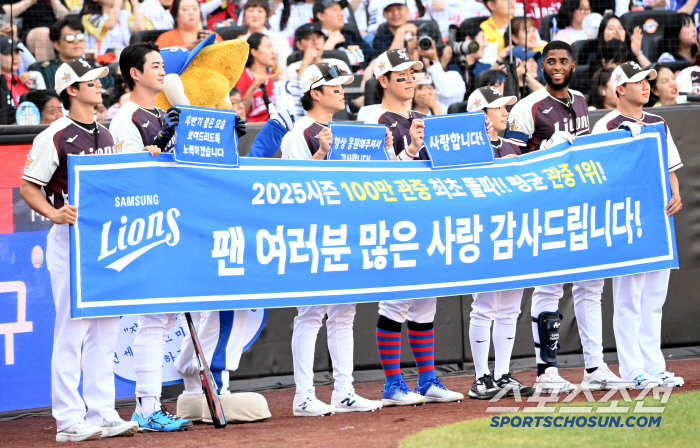 [포토] 100만 관중 돌파 감사 인사하는 삼성 선수들