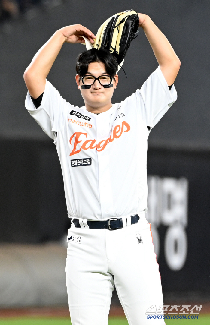 [포토] 김서현, 팬들께 보내는 하트