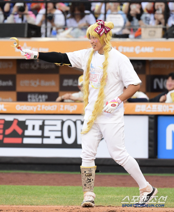 전트란도 세일러문도 하츄핑도 아니었다! → 300만원 주인공은 날개 달린…