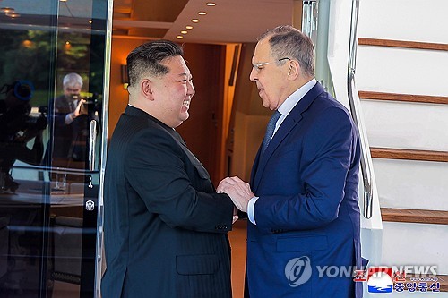 김정은, 라브로프에 "북러, 모든 전략적 문제 견해 함께해"