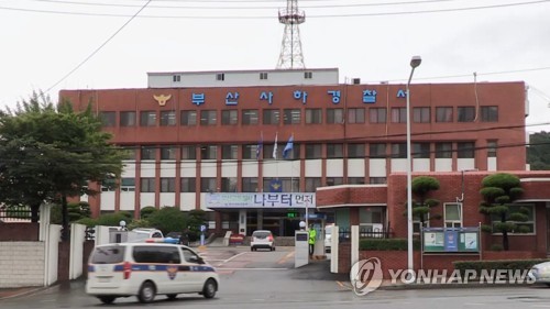 킥보드 타고 횡단보도 건너던 5살 아동 승합차에 치여 숨져