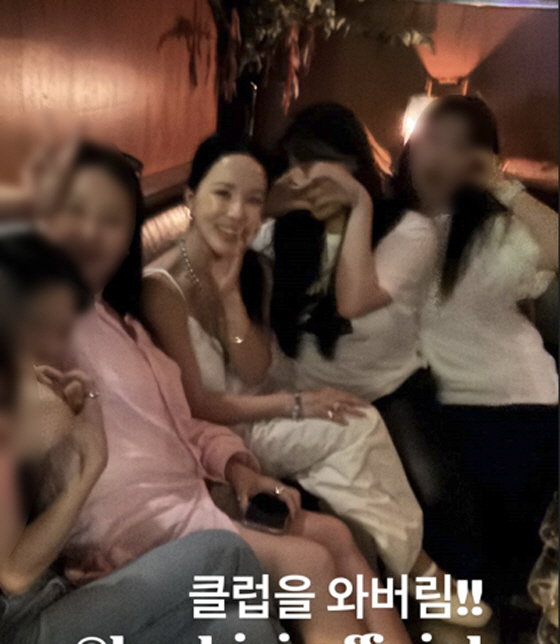 엄정화 "클럽을 와버림"...'55세' 동안 미모로 '클럽 접수'