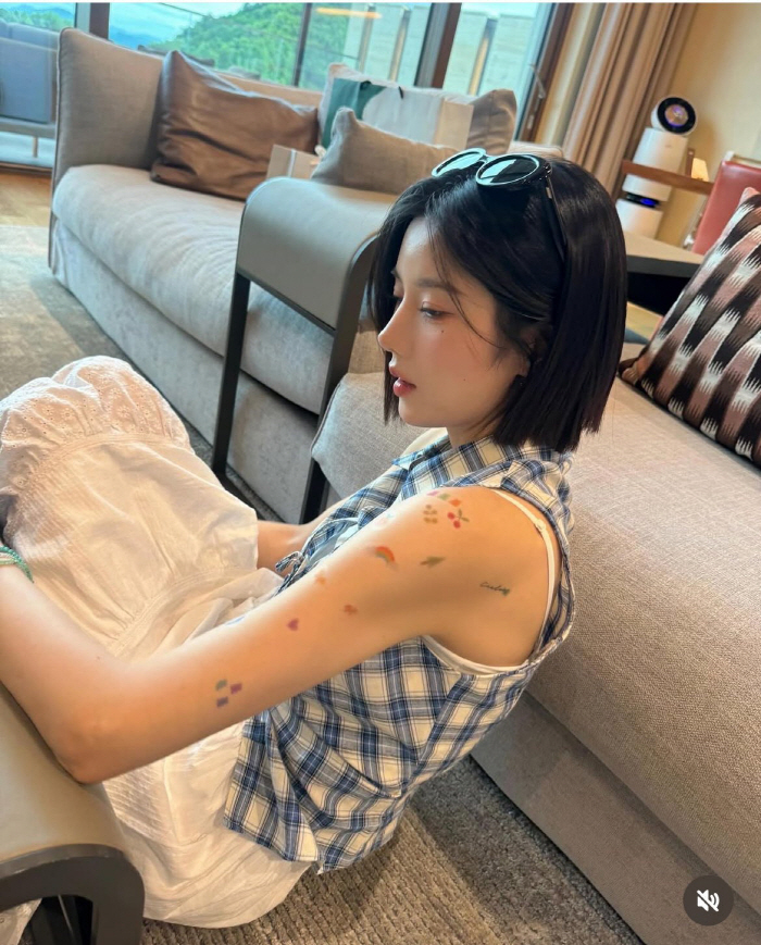 ‘24억 건물주’ 권은비, 온몸에 문신..워터밤 여신의 반전 매력