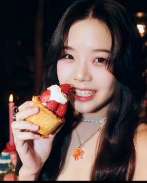 [공식]'JYP 美 걸그룹' 비춰, 4인조로 재편…멤버 케일리 탈퇴(전문)