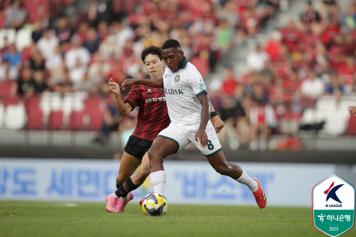 [현장리뷰]"부천FC 구단 역사 아쉽게 놓쳤다" '바사니 선제골→채프먼 …